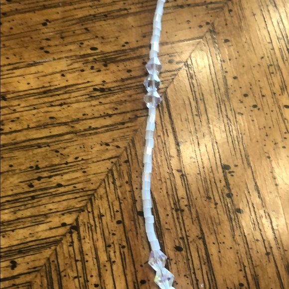 White beaded necklace - Picture 3 of 3